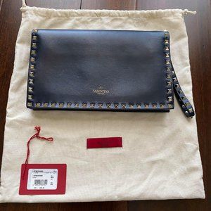 VALENTINO GARAVANI ROCKSTUD CLUTCH